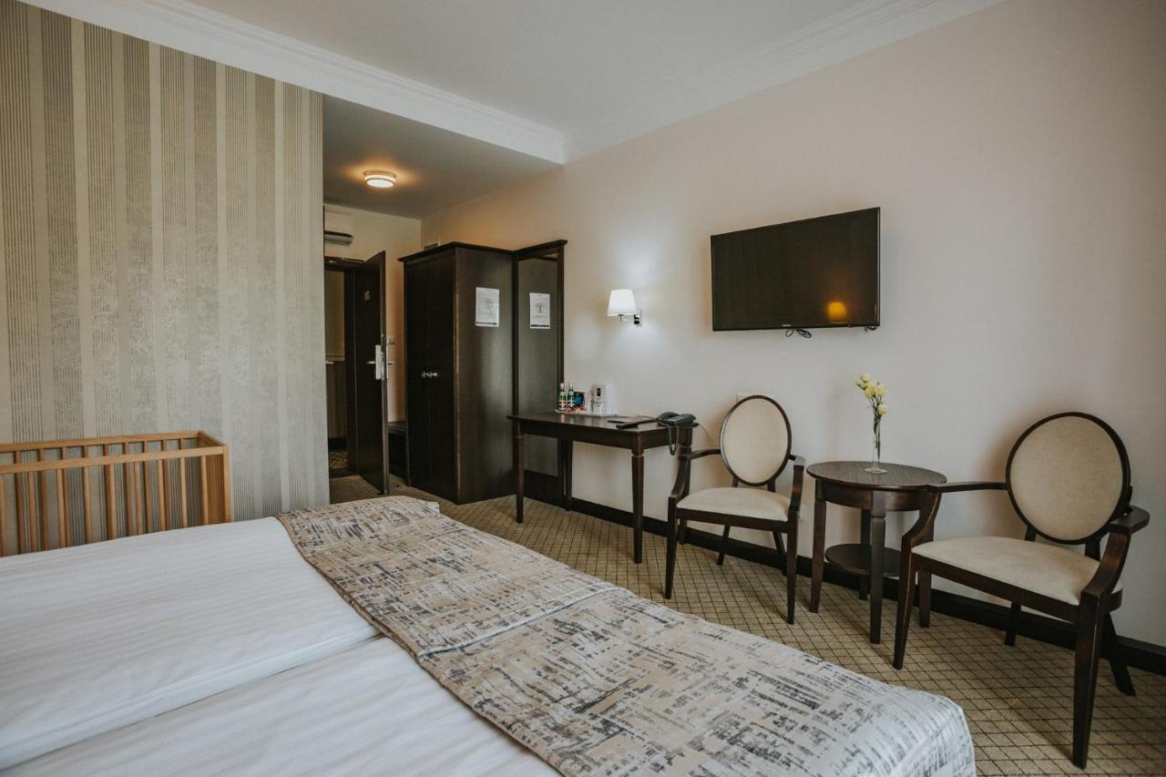 Hotel Toscania Włoszakowice Extérieur photo